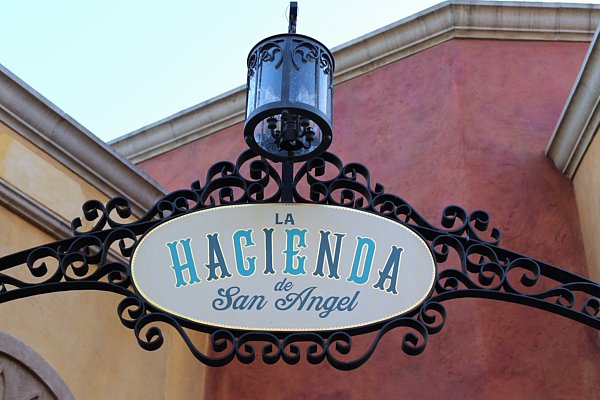 A sign that says La Hacienda de San Angel