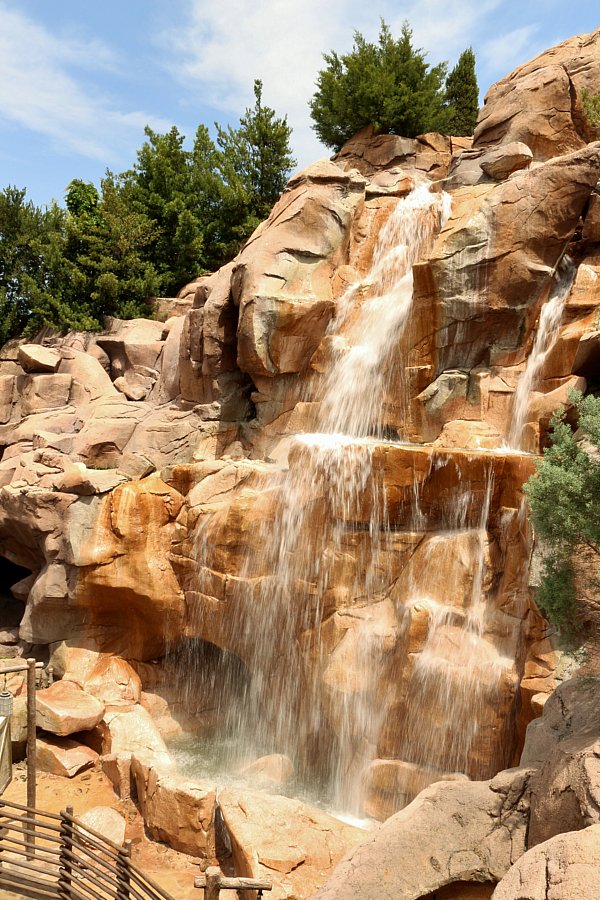 A close up of a large rocky waterfall