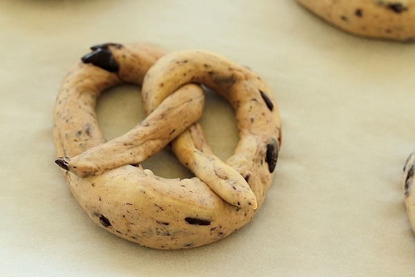 Assembling olive and garlic soft pretzels