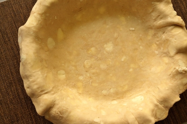 overhead view of an unbaked pie crust