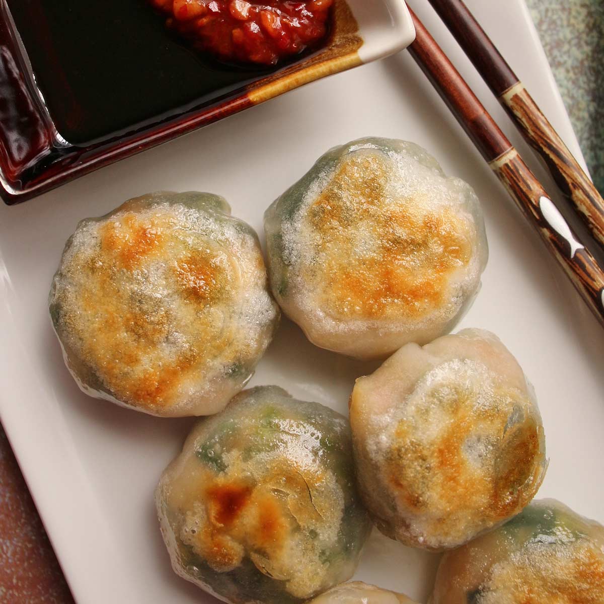 Pan-Fried Chive Cakes (ขนมกุยช่ายแบบสี่เหลี่ยม)