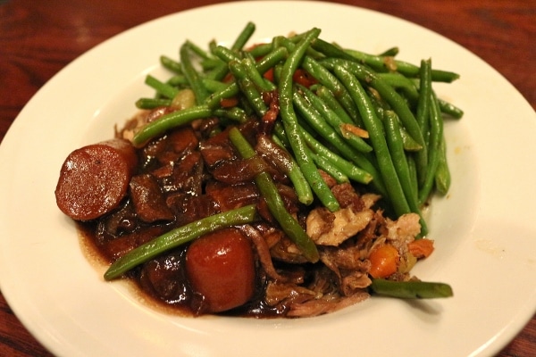 A plate of braised meat with green beans