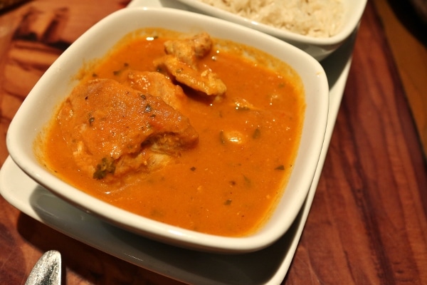 closeup of a bowl of chicken vindaloo curry