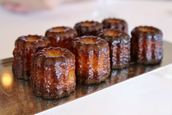 rows of cannelle pastries on a small platter