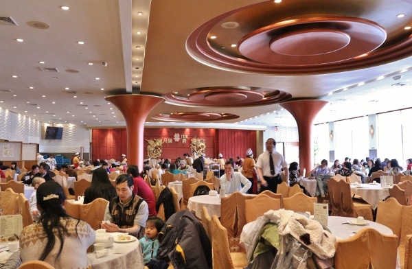 a crowded restaurant dining room