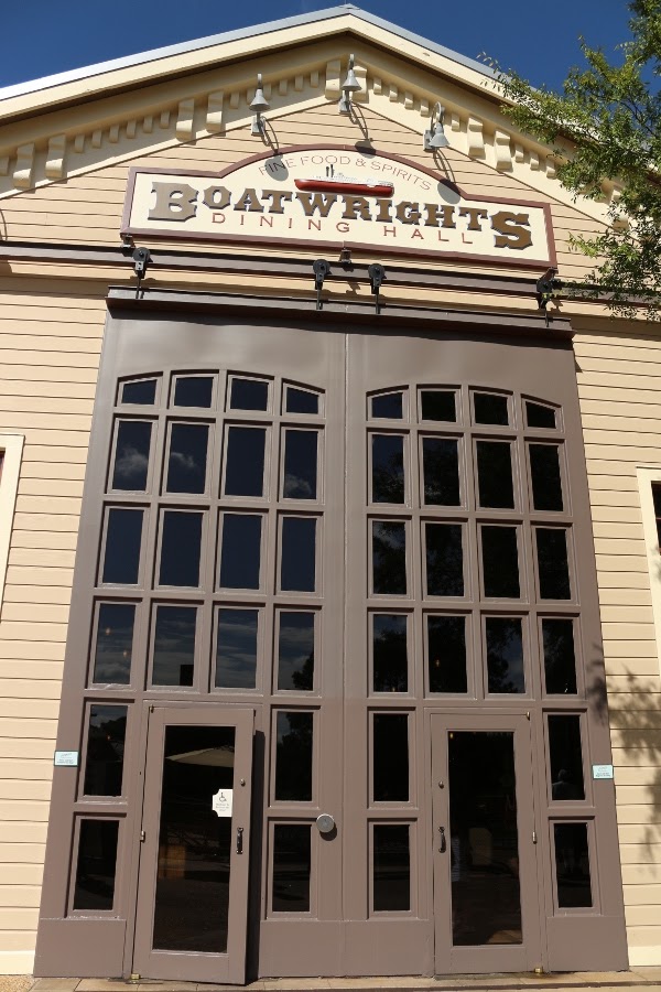 exterior of Boatwright\'s Dining Hall restaurant