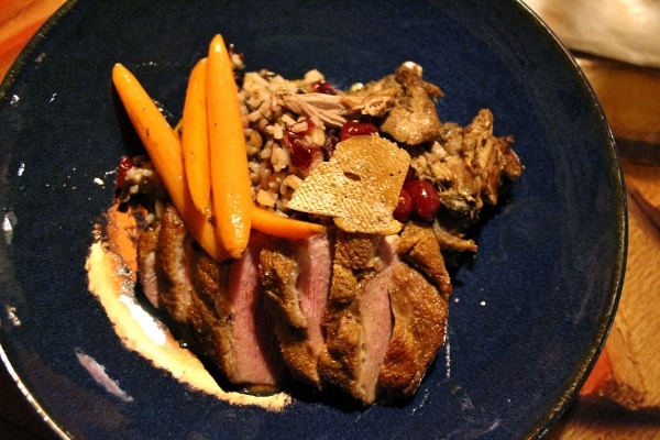 a plate of sliced duck with vegetables and five-grain rice