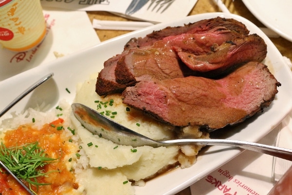 roasted beef filet served with mashed potatoes