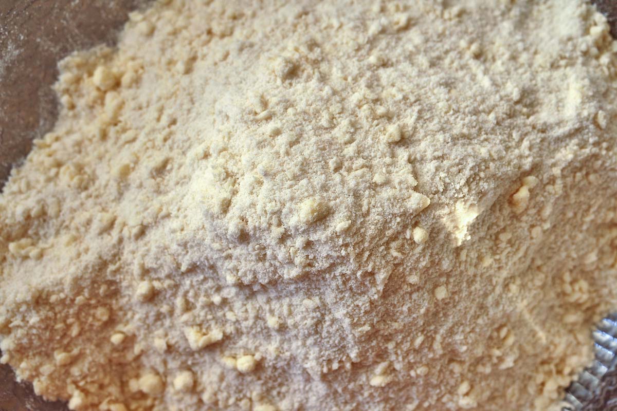 A crumbly mixture of khoreez (filling) for gata.
