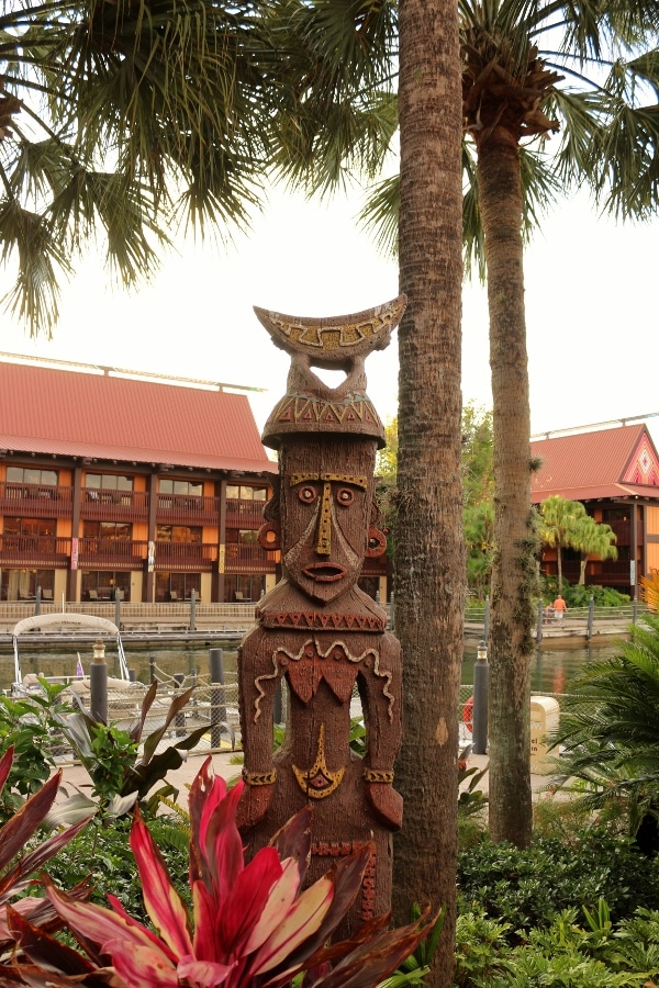 A Polynesian style statue outside Disney\'s Polynesian Village Resort