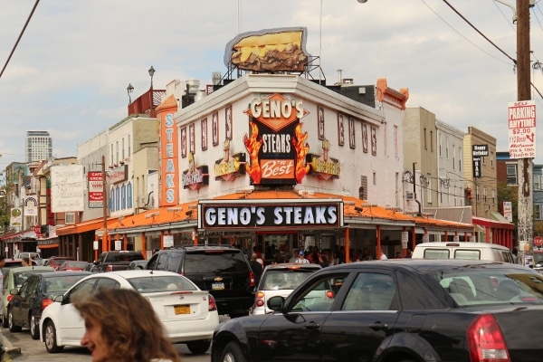 exterior of Geno\'s Steaks in Philadelphia