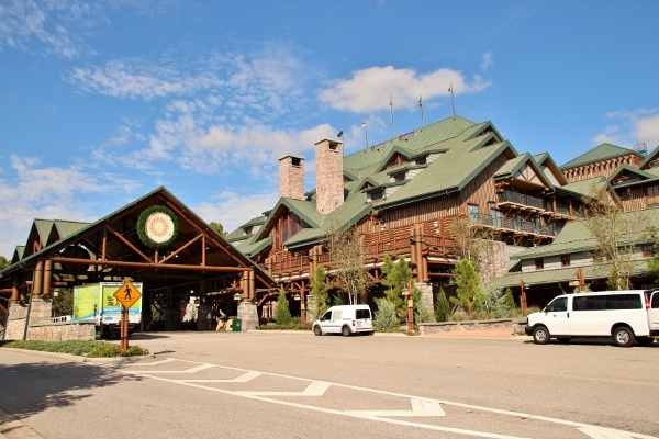 wide exterior view of the front entrance of Disney\'s Wilderness Lodge
