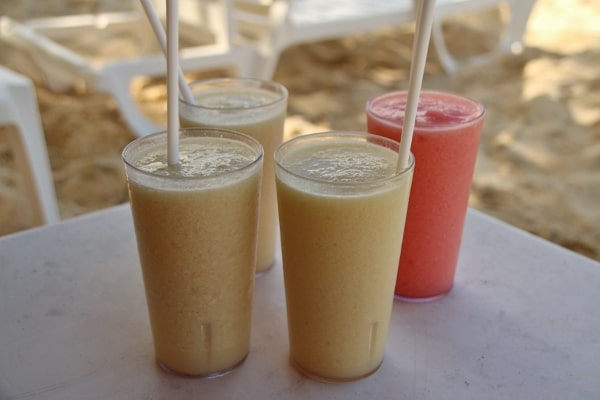 4 beach cocktails on a small table