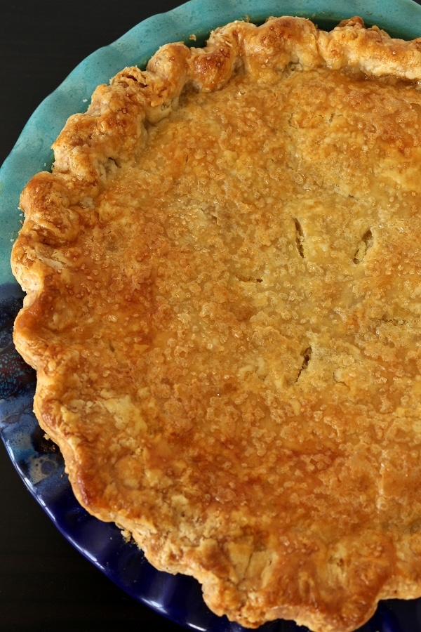 overhead view of a pie in a blue pie dish