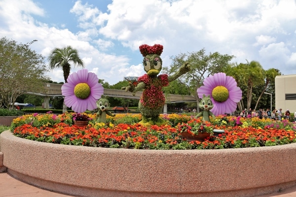 Daisy Duck and Chip and Dale topiary display