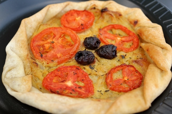 closeup of an onion and tomato tart