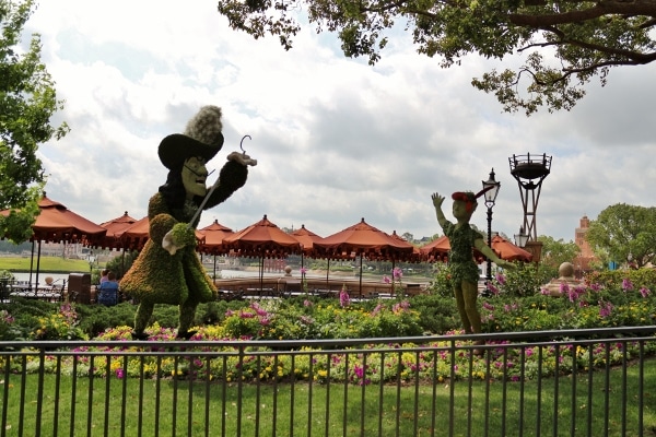 a topiary display of Captain Hook and Peter Pan