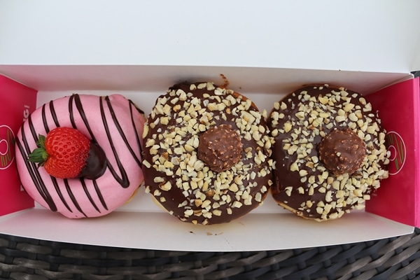 3 donuts in a box