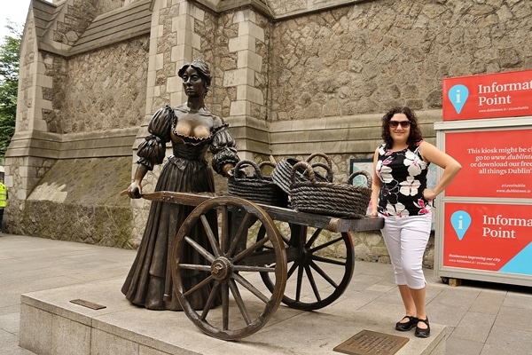 A woman posing with the Molly Malone statue in Dublin, Ireland