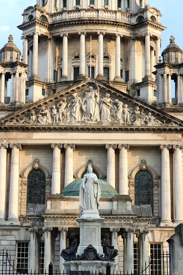 Queen Victoria statue in front of the Belfast City Hall building