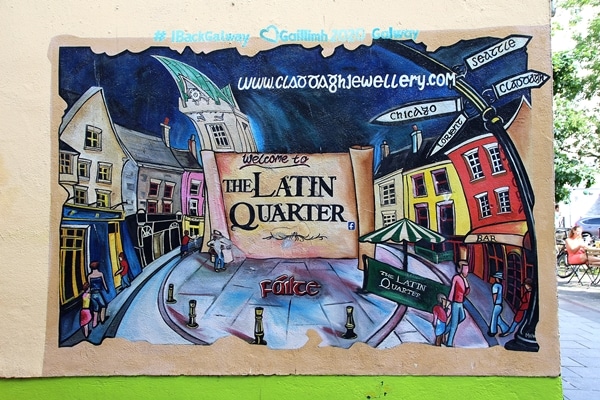 A painted wall that says The Latin Quarter