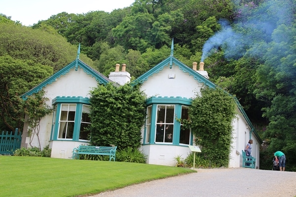 A house with trees in the background