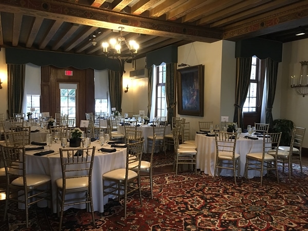 a room filled with dining tables and chairs