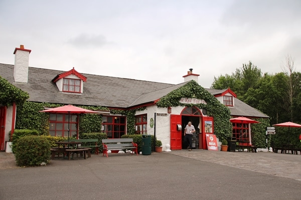 exterior of the Red Fox Inn on the Ring of Kerry