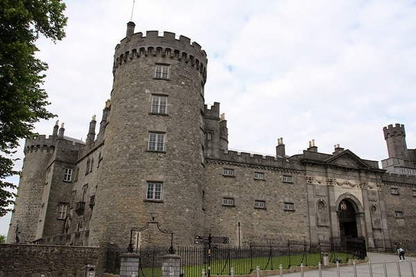 side view of Kilkenny Castle