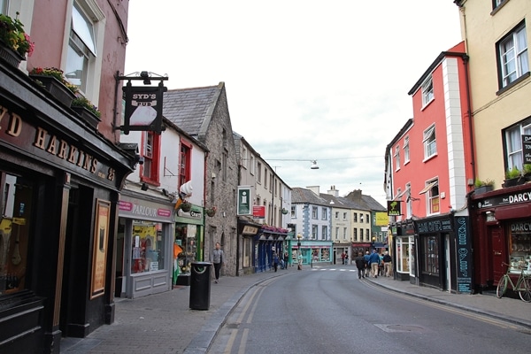 A narrow city street