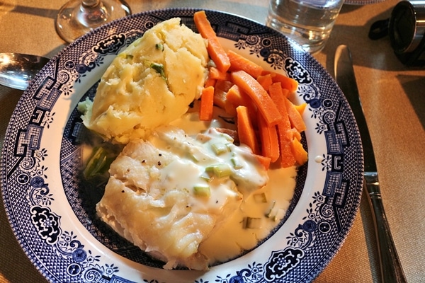 A plate of food with fish and carrots