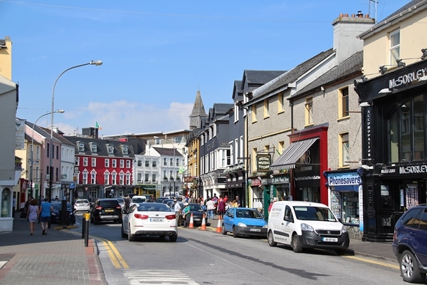 A close up of a busy city street