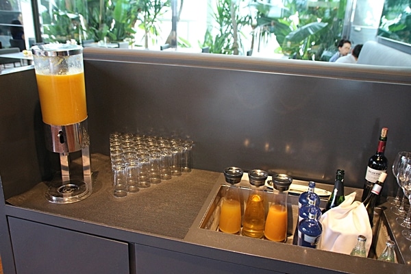 a juice bar at the breakfast buffet