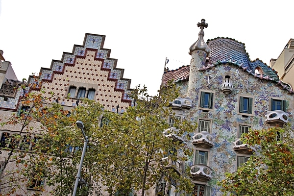 closeup of Casa Batlló from across the street