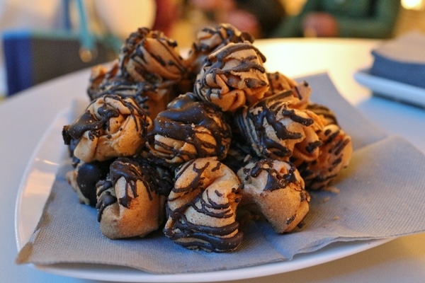 a plate of cookies