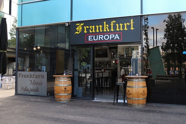 a sign that says Frankfurt Europa