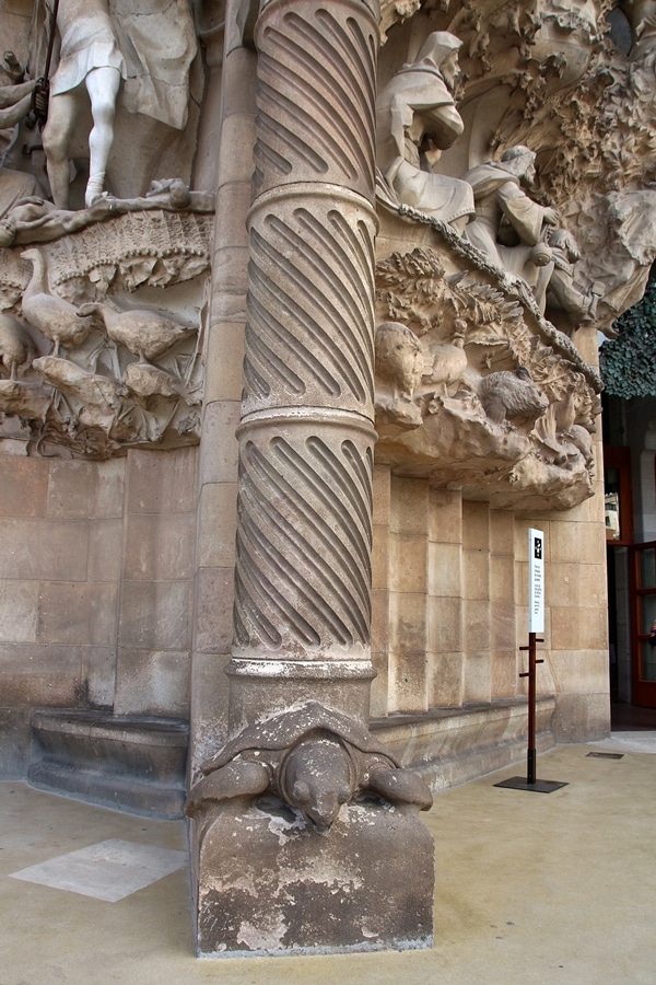 a stone column on the back of a stone turtle