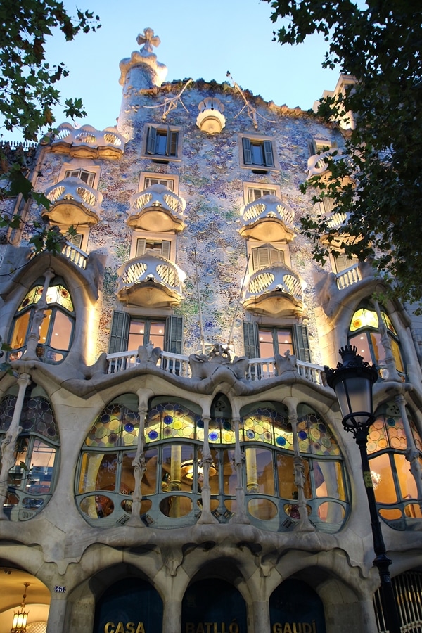 nighttime exterior of Casa Batlló