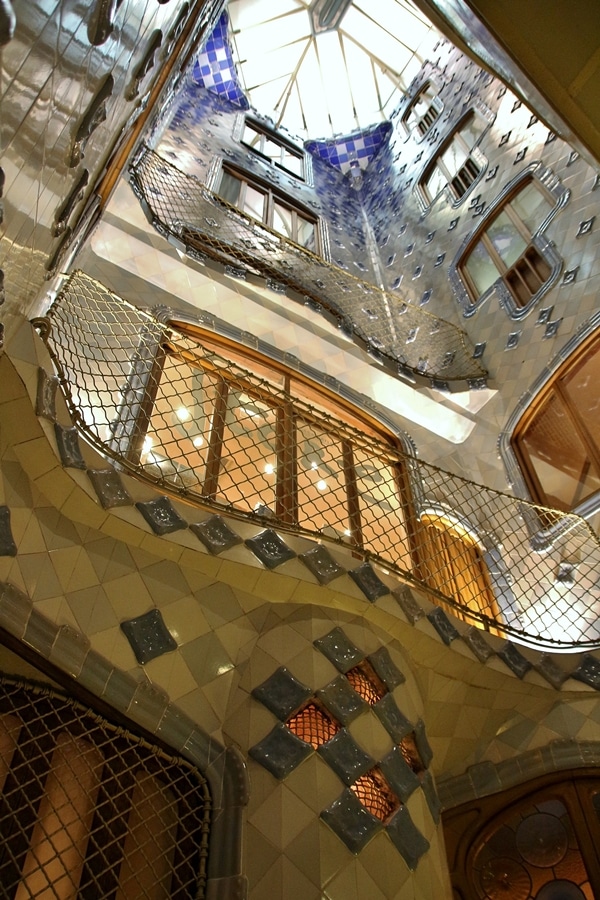 The inside of a building decorated with colorful tiles