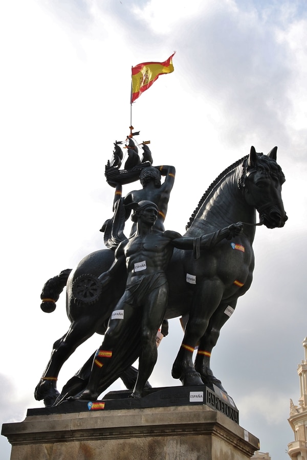 A statue of a man riding a horse