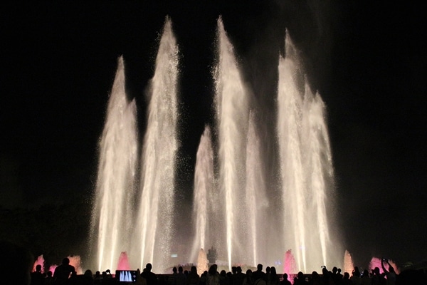 A fountain in the dark