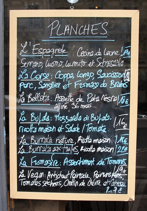 A blackboard sign outside of a restaurant