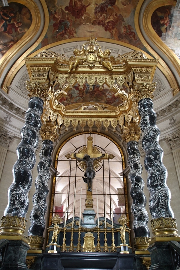 A marble and gold altar