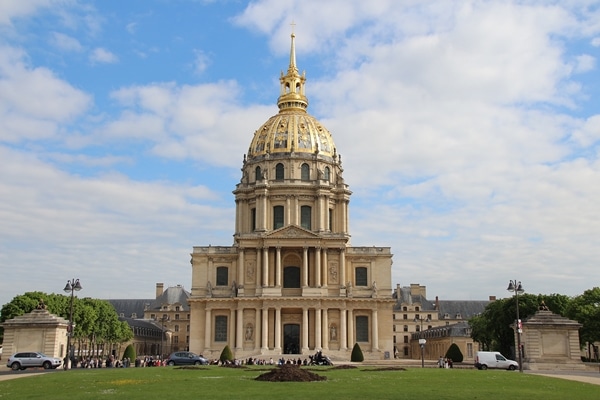 A large building with a giant gold dome