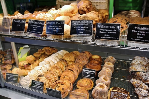 A bakery display of French pastries