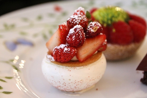closeup of a meringue topped with strawberries