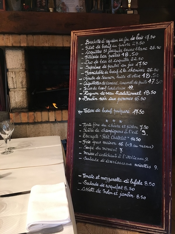 a chalkboard menu written in French