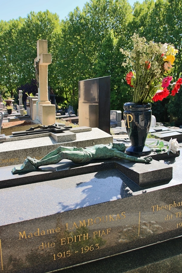 Edith Piaf\'s grave