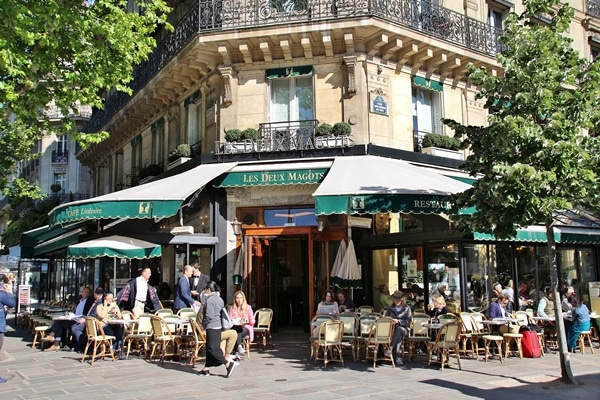 exterior of a Parisian restaurant with green awning