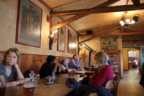 A group of people sitting at a table in a restaurant